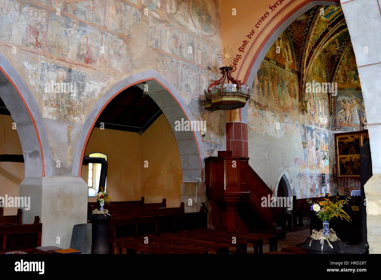 À l'intérieur de l'église médiévale fortifiée dans le village Malancrav. Ici certaines des plus importantes peintures murales de style gothique en Transylvanie. Banque D'Images