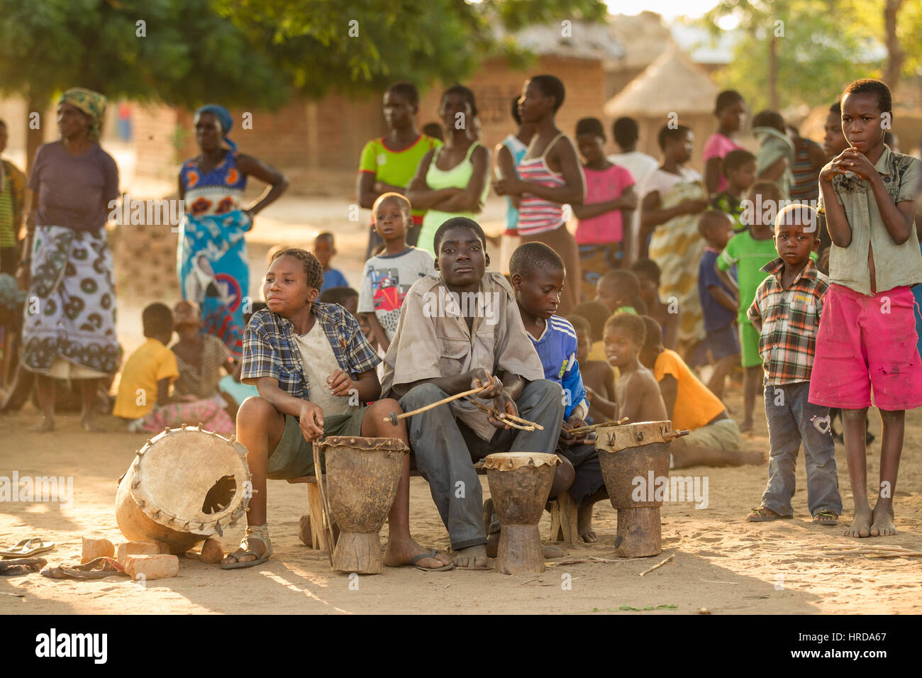 Villages sur la frontière de la Réserve de faune Majete offrent des expériences culturelles pour en savoir plus sur la douane communautaire dans les régions rurales du Malawi, p. ex. Gule Wamkulu. Banque D'Images