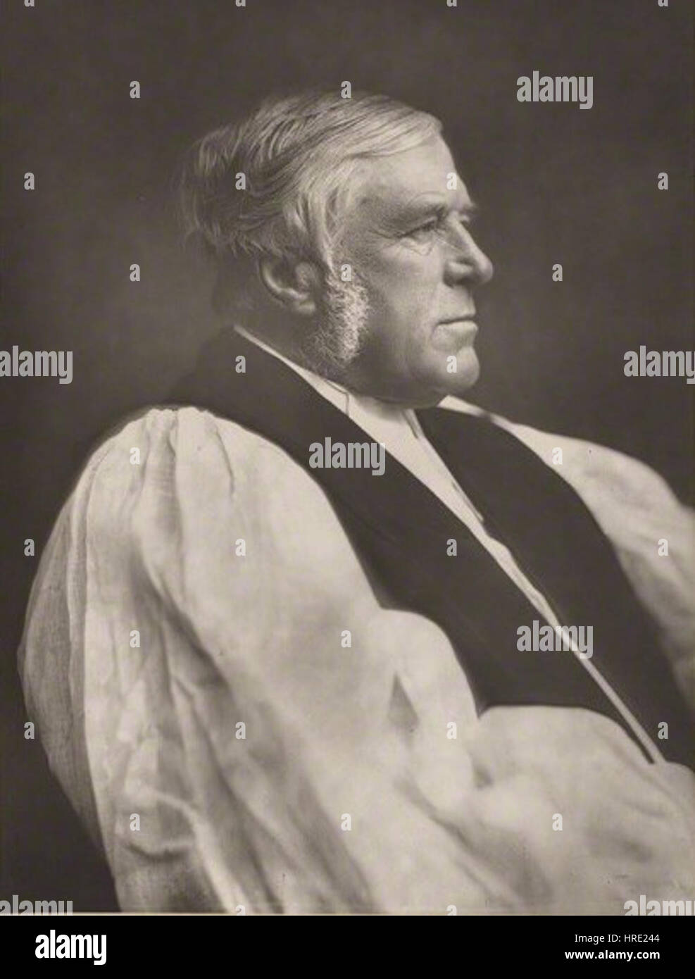 BP. Thomas Legh Claughton était un évêque anglais, connu pour ses contributions religieuses et éducatives. Son portrait reflète sa présence digne, reflétant sa position au sein de l’Église et de la société. Banque D'Images