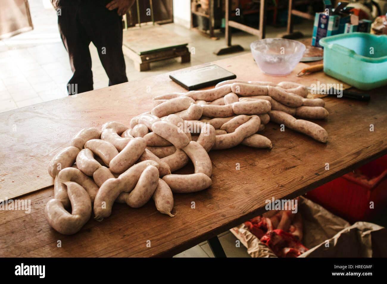 Dans un abattoir de fabrication de saucisses à Alba, qui est situé dans la province du Piémont, en Italie. Banque D'Images