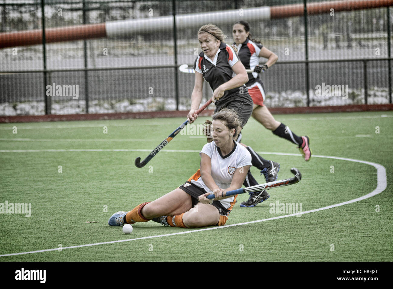 Gibraltar - Hockey HC grammairiens jouant friendly contre San Fernando HC de Cadix. Banque D'Images