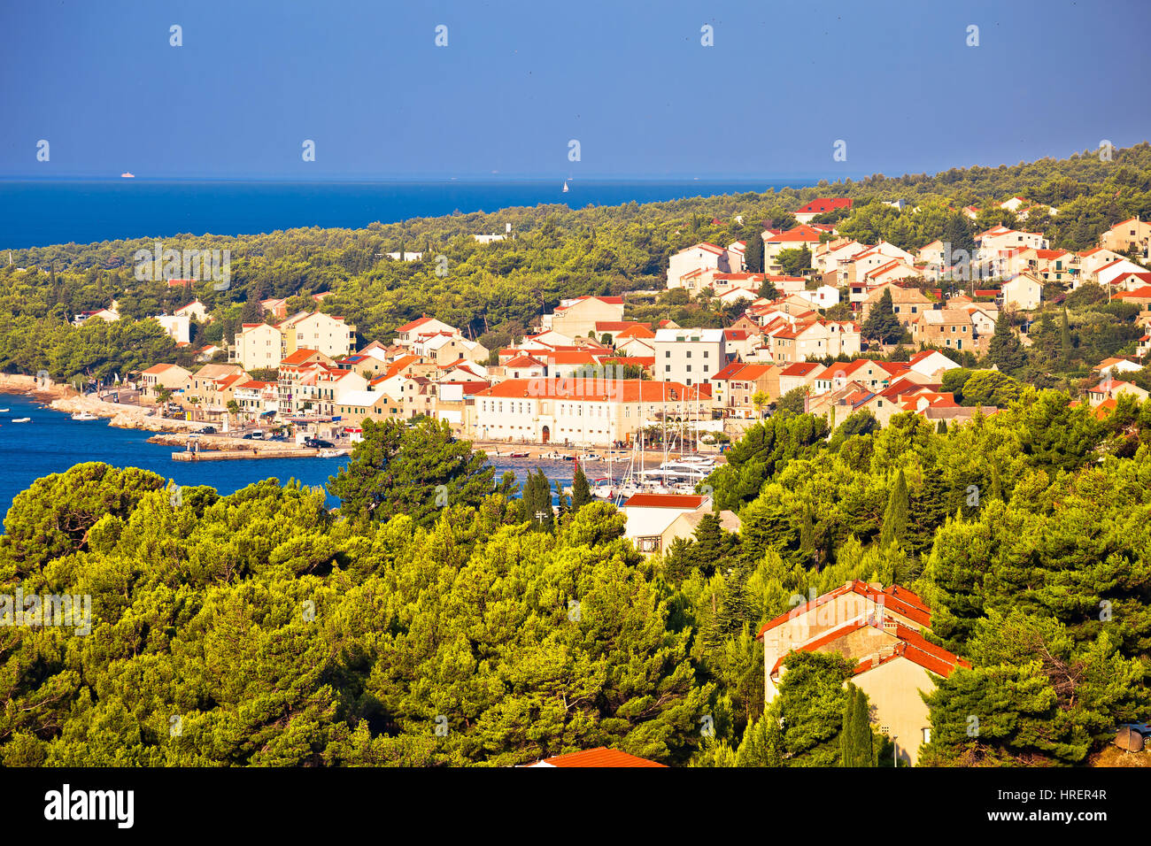 Bol, sur l''île de Brac vue panoramique, Dalmatie, Croatie Banque D'Images