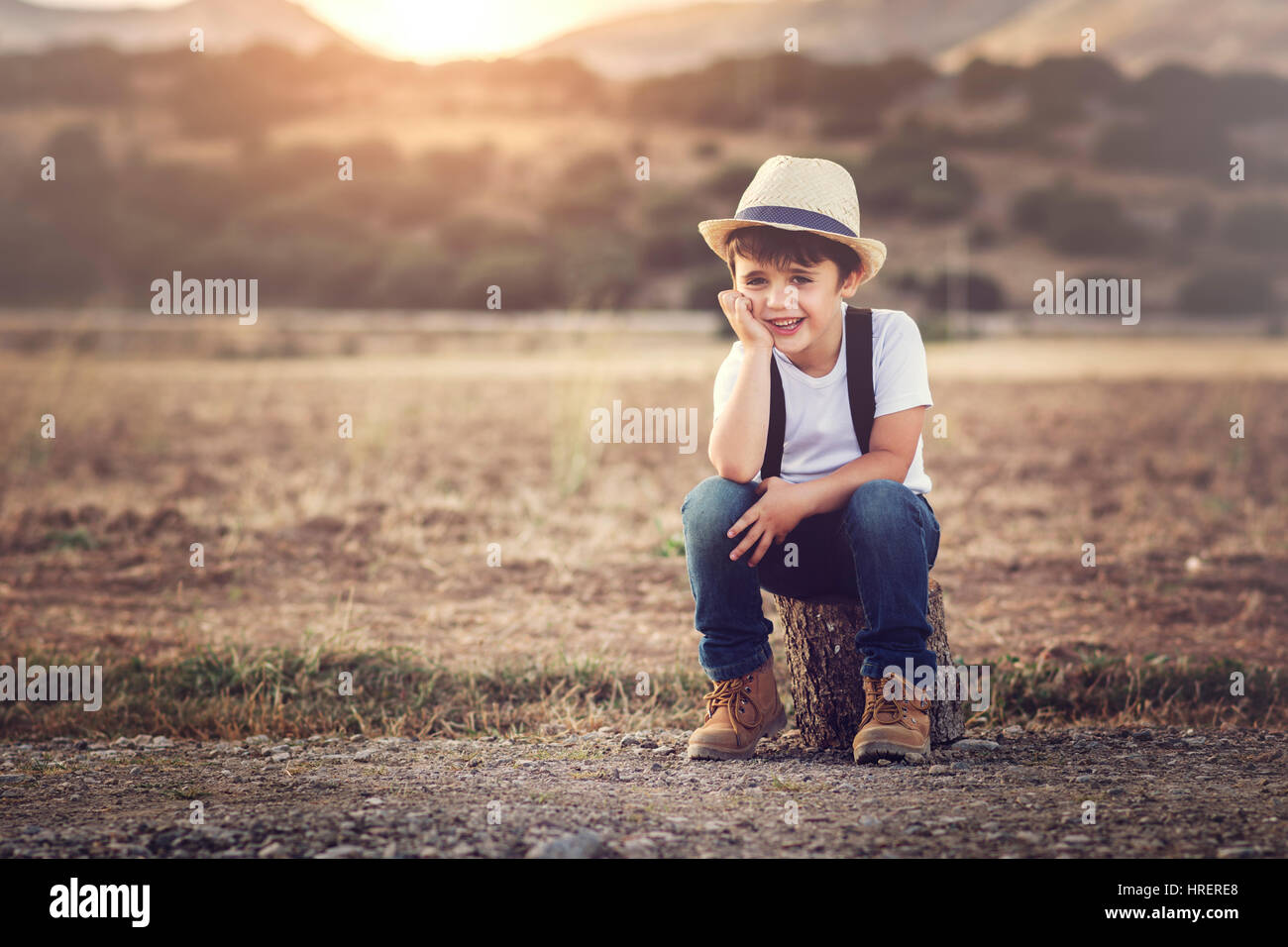 Enfant, enfant souriant portrait en extérieur Banque D'Images