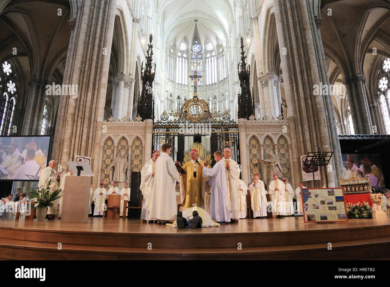 Litanie des Saints. Ordination épiscopale de Mgr Olivier évêque du diocèse d