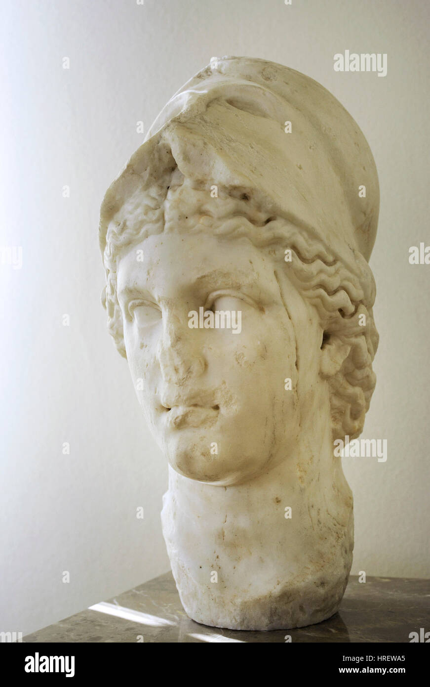 Minerva (Athena) grec. 2ème ANNONCE de siècle. Copie. Pièce temporairement affecté à l'exposition : la religion, la langue, la culture en Catalogne 2009-2010. Musée Archéologique National. Tarragone, Catalogne, Espagne. Banque D'Images