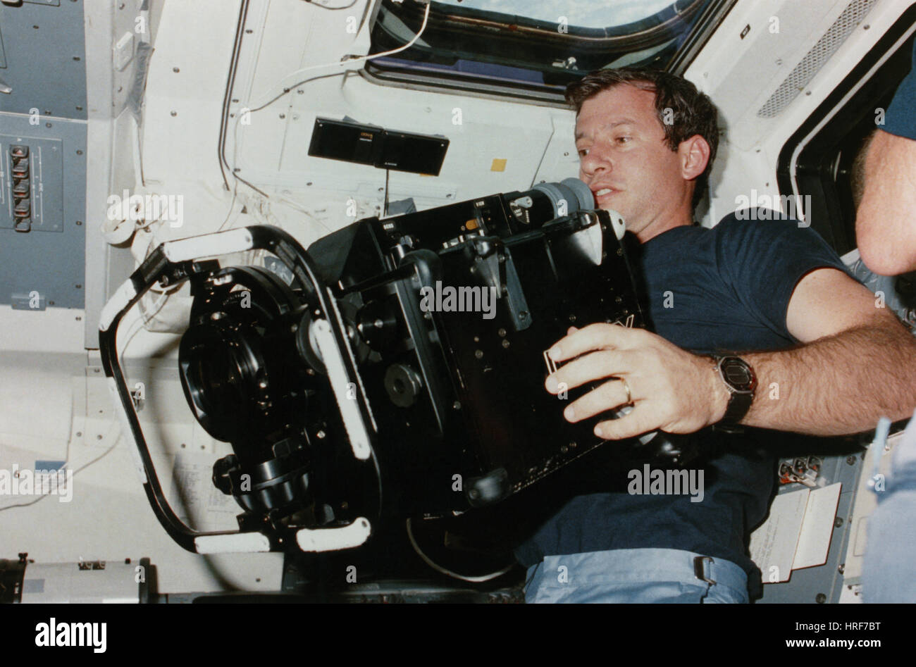 STS-41-C, l'astronaute caméra IMAX avec Hart, 1984 Banque D'Images