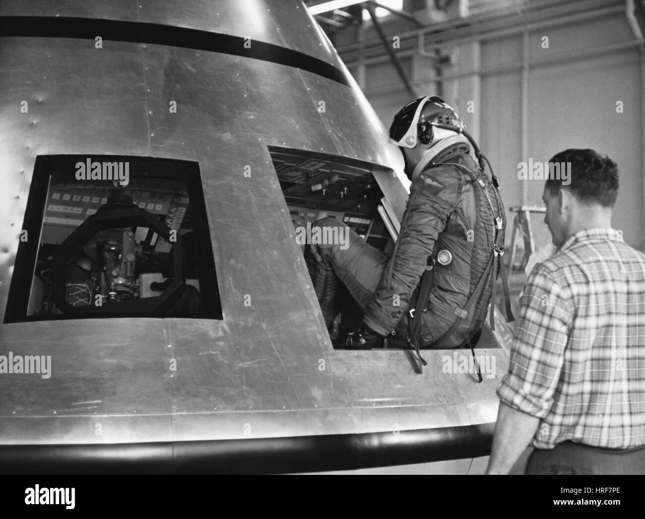 Pilote d'essai monte dans Apollo immersive Banque D'Images