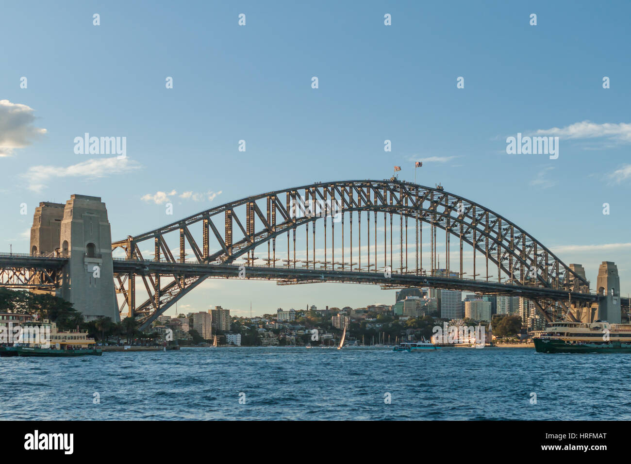 Sydney Harbour Bridge, New South Wales, Australie, dans le centre du quartier des affaires de Sydney est une image emblématique. Surnommé "Le" Départ Banque D'Images