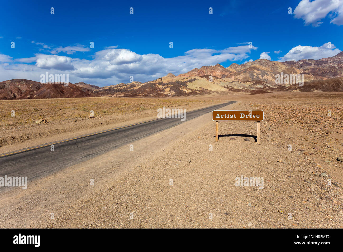 Panneau de bienvenue, une route panoramique, l'artiste, les Black Mountains, Death Valley National Park, Death Valley, California, United States, Amérique du Nord Banque D'Images