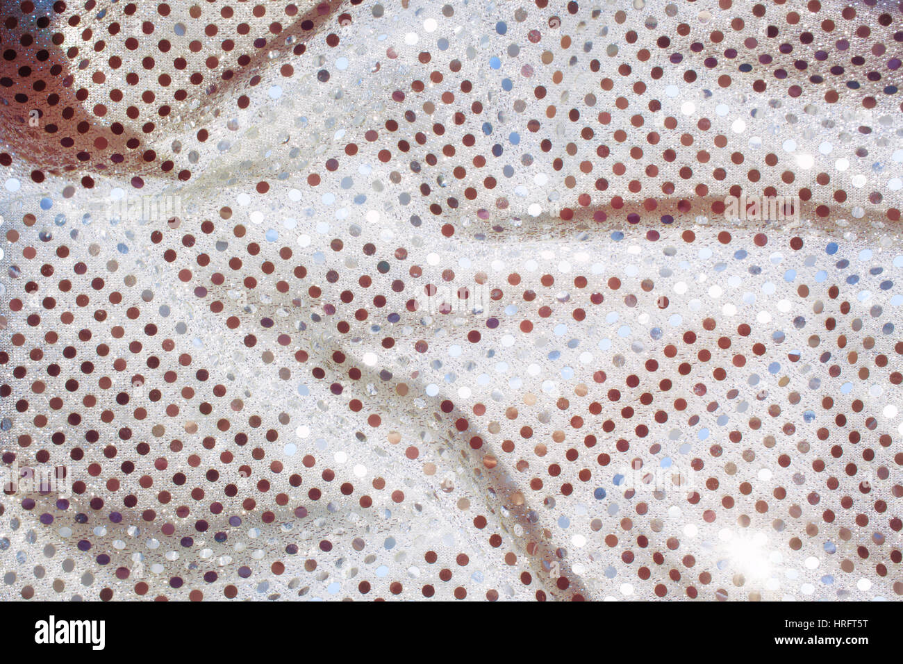 La texture de tissu argenté avec paillettes miroirs close-up Banque D'Images