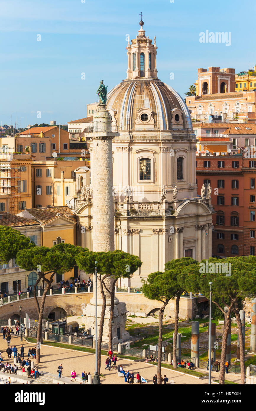 Rome, Italie. Rome, Italie. Piazza della Madonna di Loreto et la colonne Trajane. Le centre historique de Rome est un UNESCO World Heritage Site. Banque D'Images