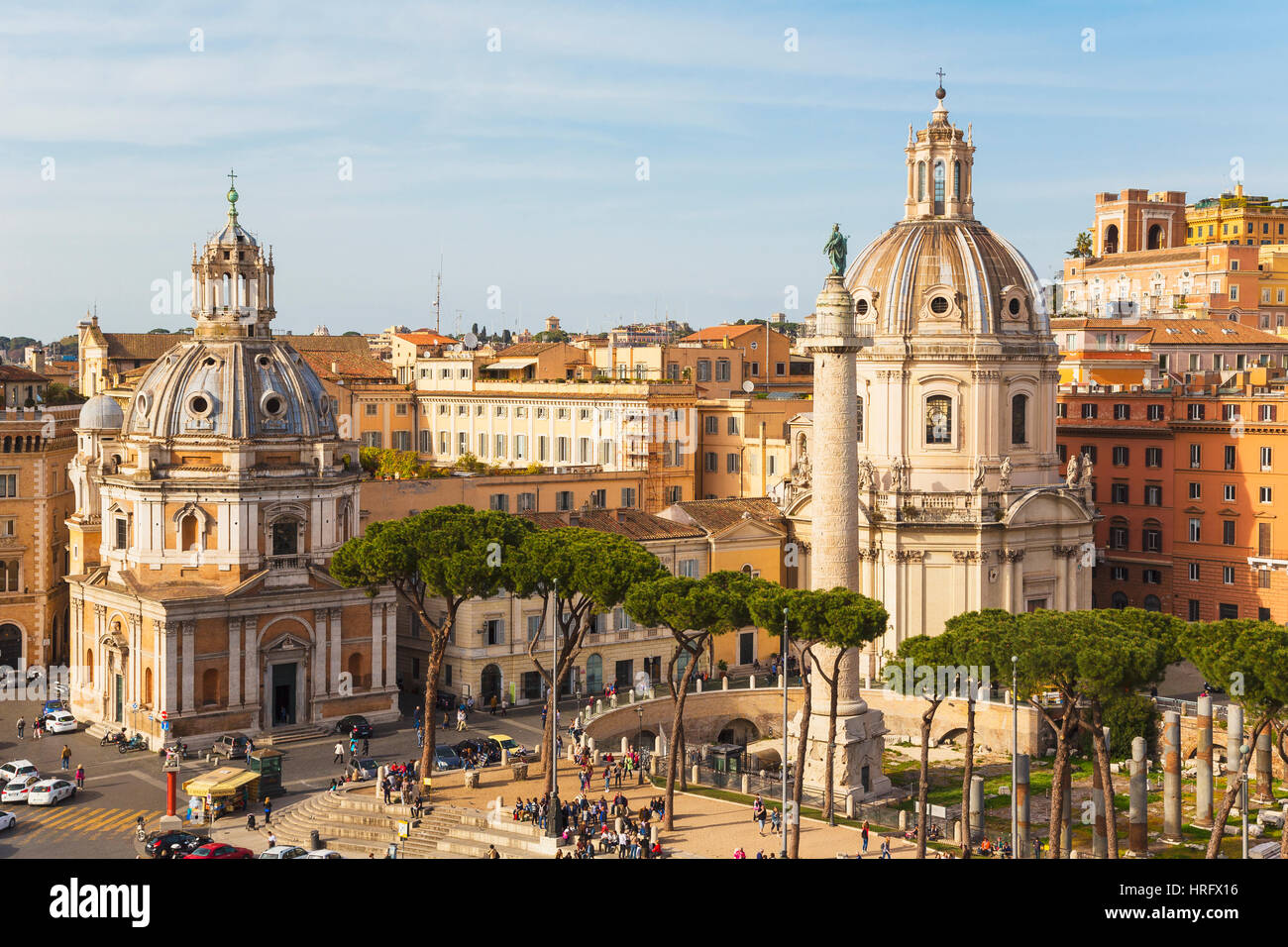 Rome, Italie. Rome, Italie. Piazza della Madonna di Loreto et la colonne Trajane. Le centre historique de Rome est un UNESCO World Heritage Site. Banque D'Images