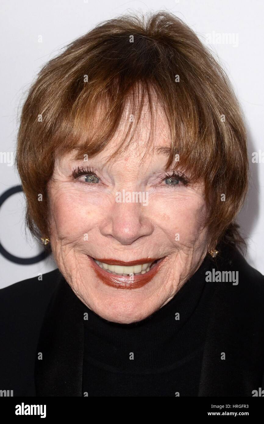 Los Angeles, CA, USA. 1er mars, 2017. Shirley MacLaine au niveau des arrivées pour le dernier mot Premiere, Cinémas Arclight, Los Angeles, CA 1 mars 2017. Credit : Priscilla Grant/Everett Collection/Alamy Live News Banque D'Images
