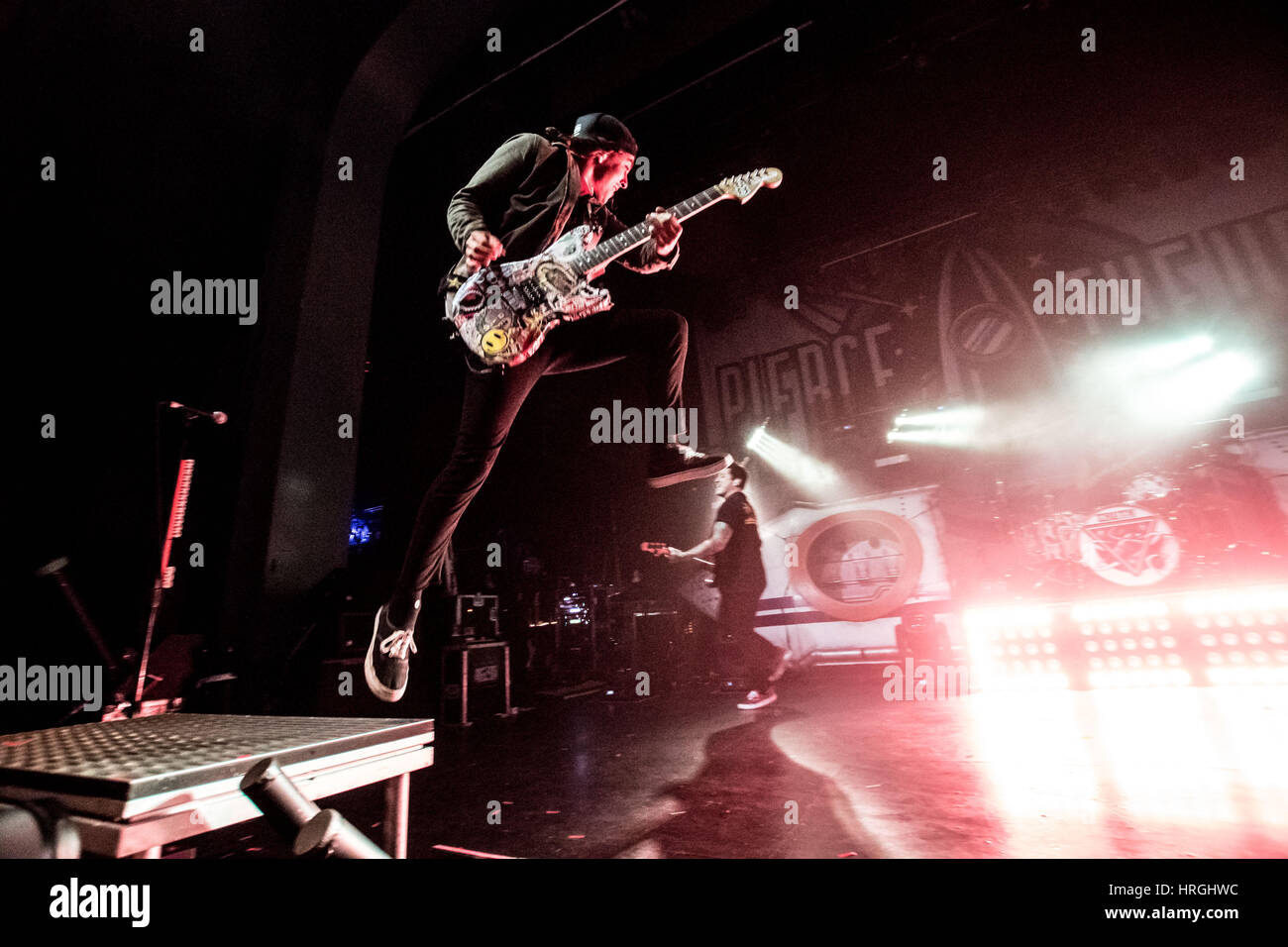 Toronto, Ontario, Canada. 1er mars, 2017. Groupe de rock américain Pierce The Veil fait sold out show à Danforth Music Hall à Toronto. Les membres de la bande : VIC FUENTES, MIKE FUENTES, TONY PERRY, JAIME PRECIADO Crédit : Igor Vidyashev/ZUMA/Alamy Fil Live News Banque D'Images