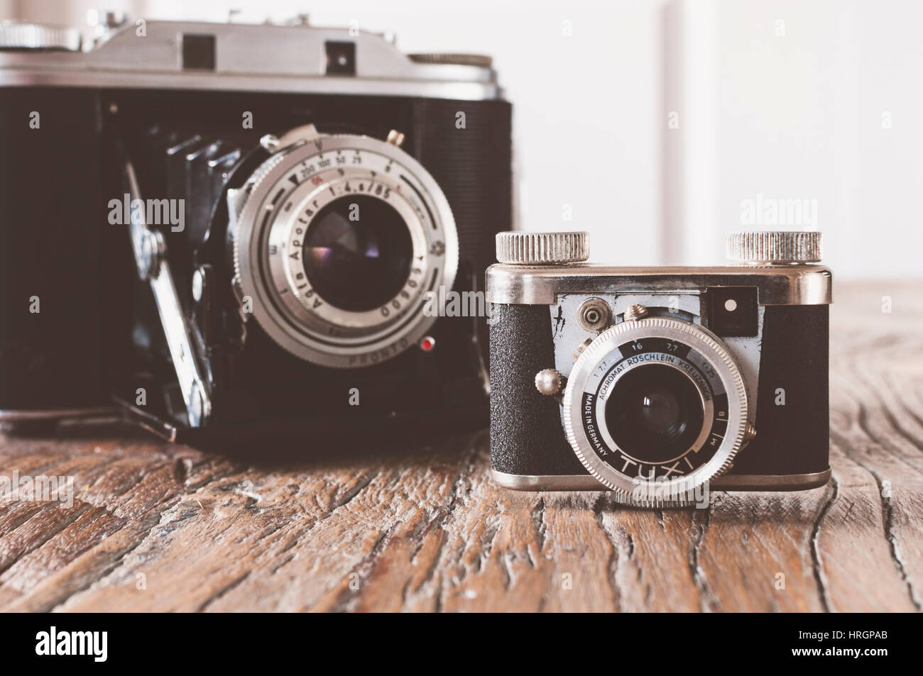 Deux caméras vintage des années 1950 - 1960. Banque D'Images