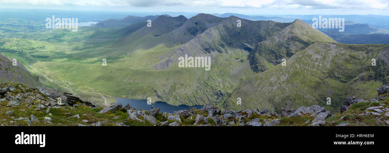 Vue de la MacGillycuddy Reeks Ridge de Carrauntoohil Mountain à Killarney, dans le comté de Kerry, Irlande Banque D'Images