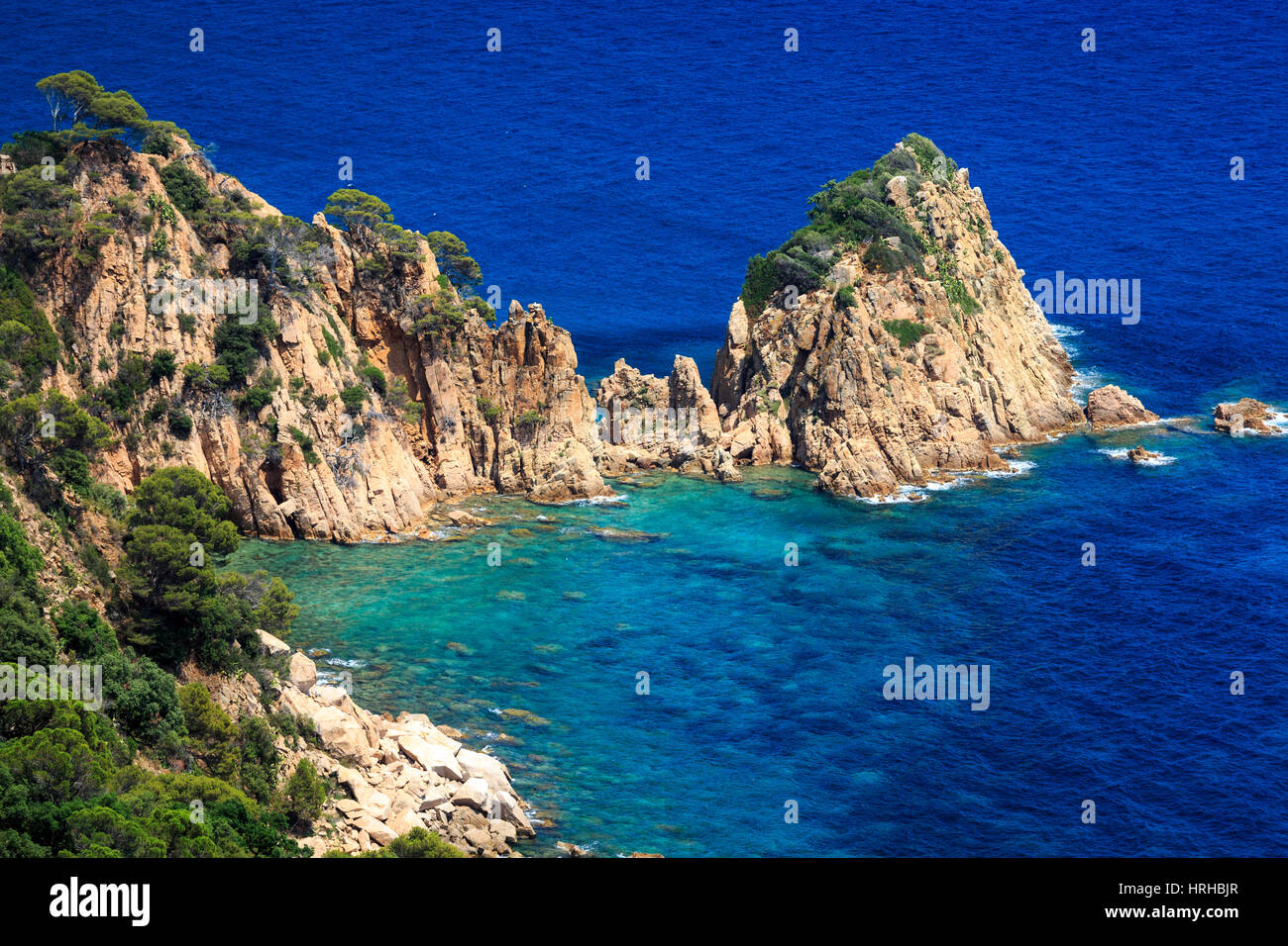 Côte Rocheuse entre Sant Feliu de Guíxols et Tossa de Mar, Costa Brava, Espagne Banque D'Images