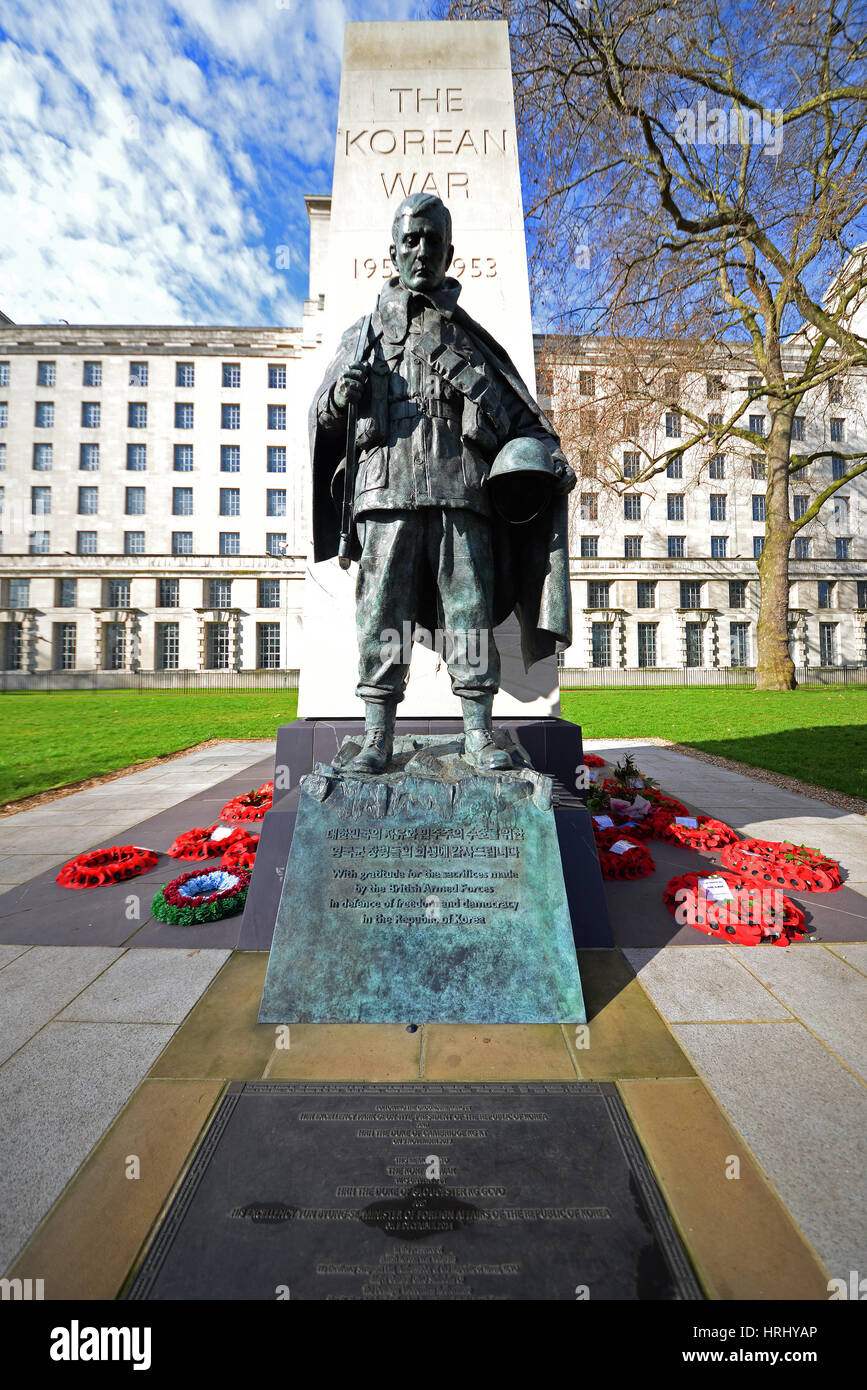Monument de la guerre de Corée dans le Victoria Embankment Gardens en face de l'immeuble AC MoD, Westminster, Londres. Sculptée par Philip Jackson Banque D'Images