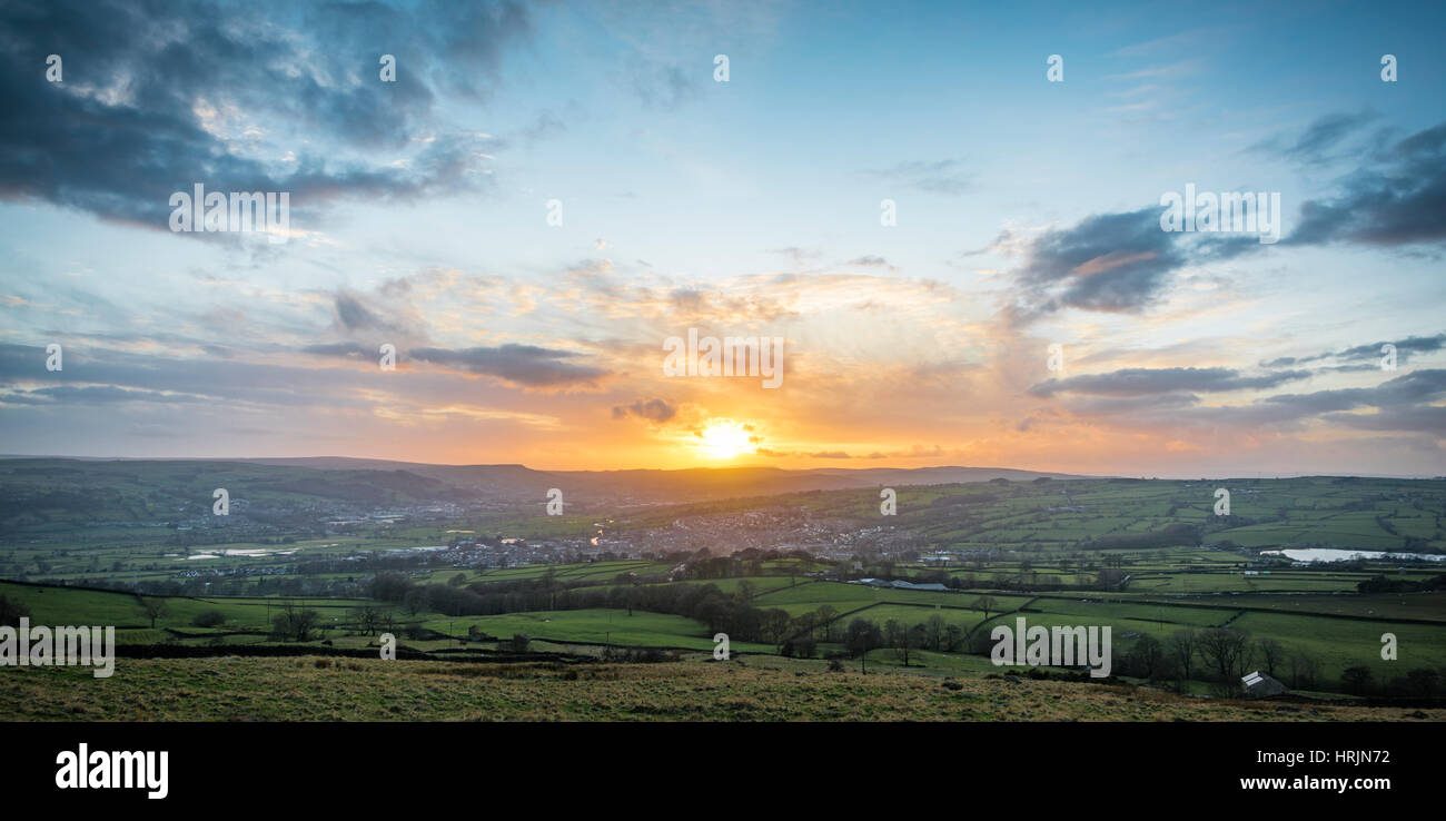Coucher de soleil sur la vallée de l'aire dans le West Yorkshire Banque D'Images