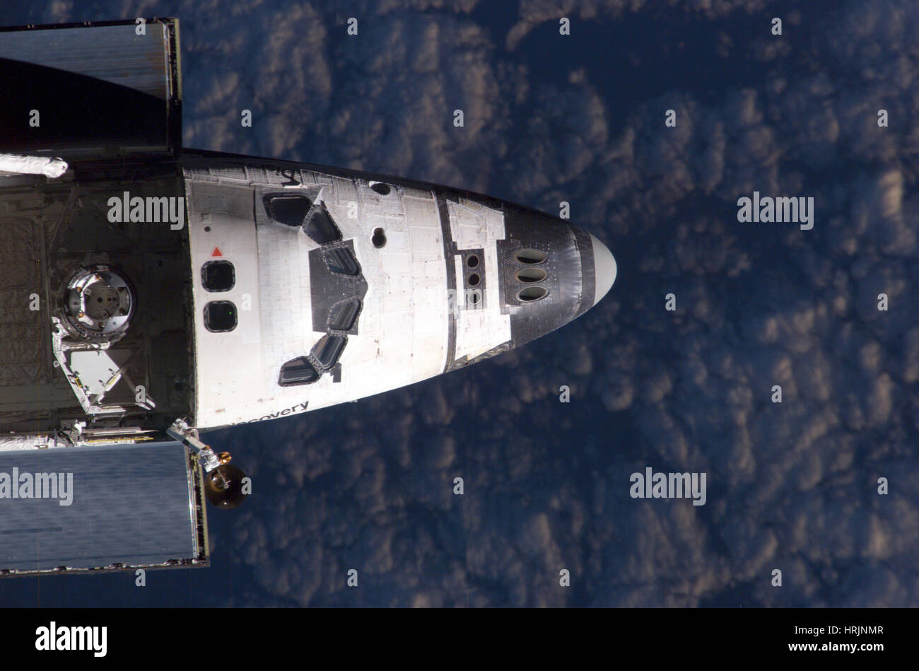 STS-114, la navette spatiale Discovery, l'ISS de droit Banque D'Images