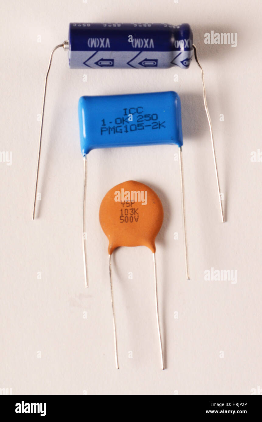 Condensateurs De Suppression De Film CAP FILM PP 47NF 305VAC RAD Lot De 10 - B32921C3473M000