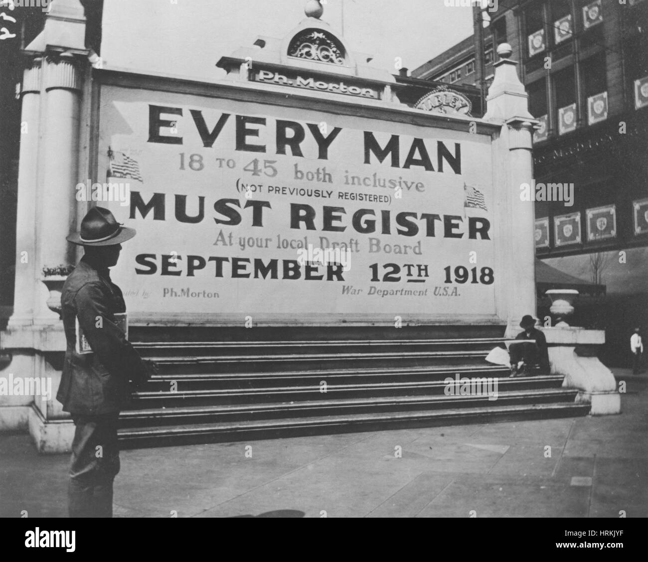 La PREMIÈRE GUERRE MONDIALE, chaque homme doit s'inscrire, 1918 Banque D'Images