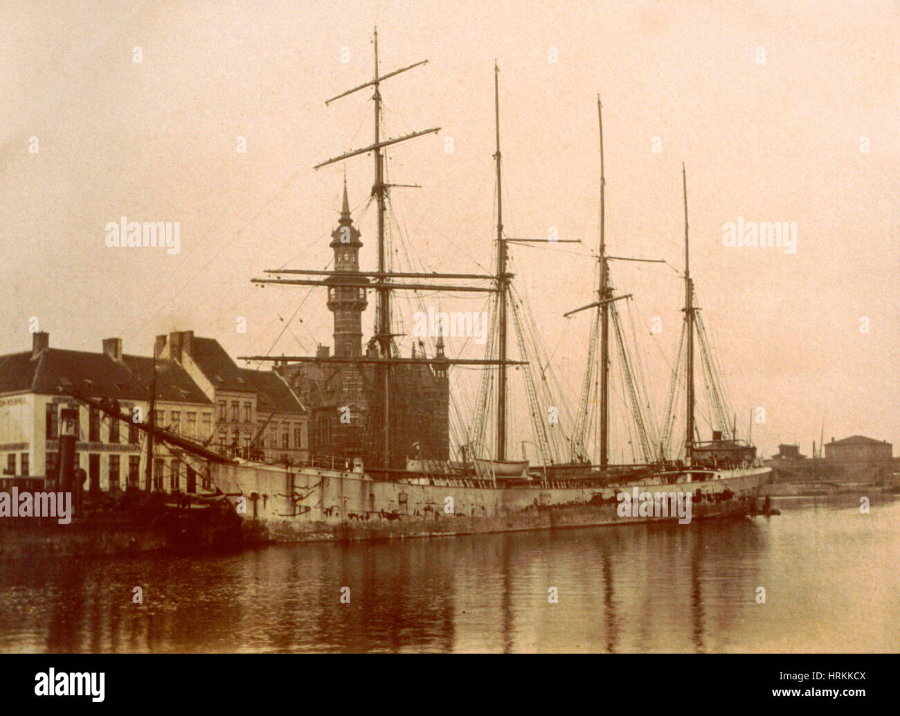 AJAXNETPHOTO.1905. Ostende,BELGIQUE. - SQUARE RIG TRADING - les 1 034 tonnes (1050T) trois-mâts barque-goélette RENFIELD EN ATTENTE DE CHARGEMENT. PHOTO:AJAX VINTAGE PHOTO LIBRARY REF:HDD   1905 TSH RENFIELD 050 Banque D'Images