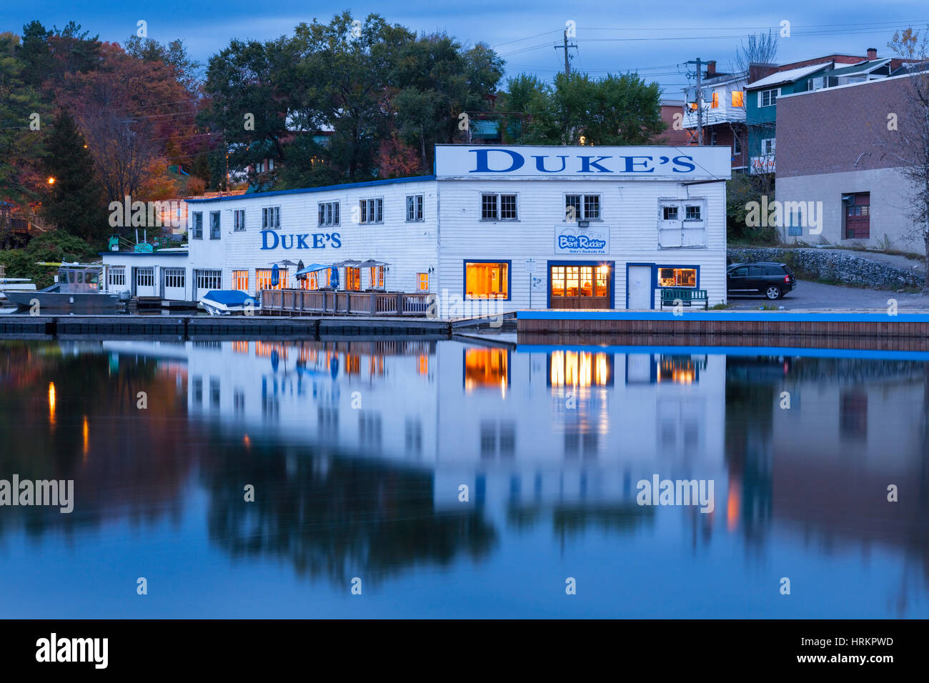 Bateaux Duke Limited sur le lac Muskoka au crépuscule à Port Carling, Muskoka, Ontario, Canada. Banque D'Images