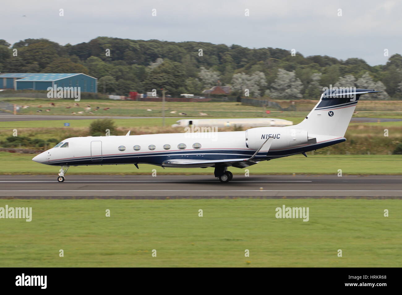 N15UC, un Gulfstream Aerospace G-V effectués par United Company, à l'Aéroport International de Prestwick. Banque D'Images