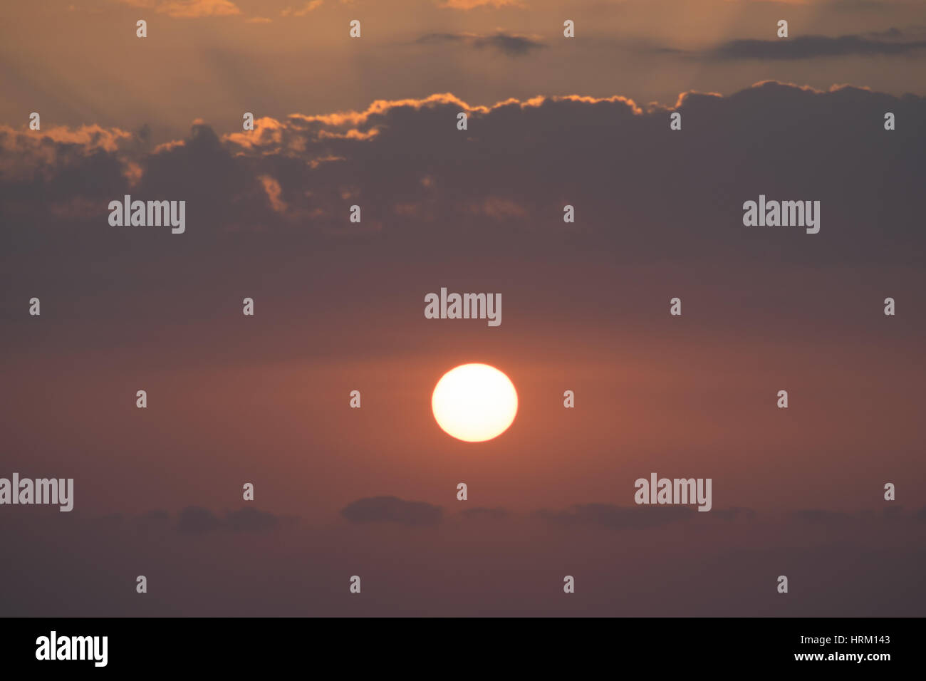 Un magnifique coucher de soleil sur la côte grecque Banque D'Images