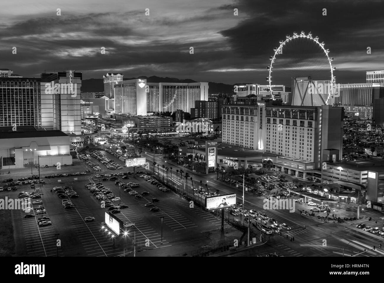 Las Vegas, Nevada, USA - Le 22 mars 2015 : Twilight à Las Vegas strip resorts et High Roller Grande Roue. Banque D'Images