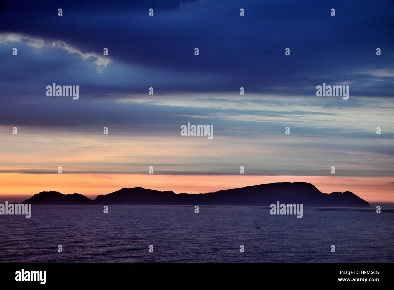 Voir l'île de San Lorenzo au coucher du soleil de Barranco un quartier au sud de Lima, Pérou Banque D'Images