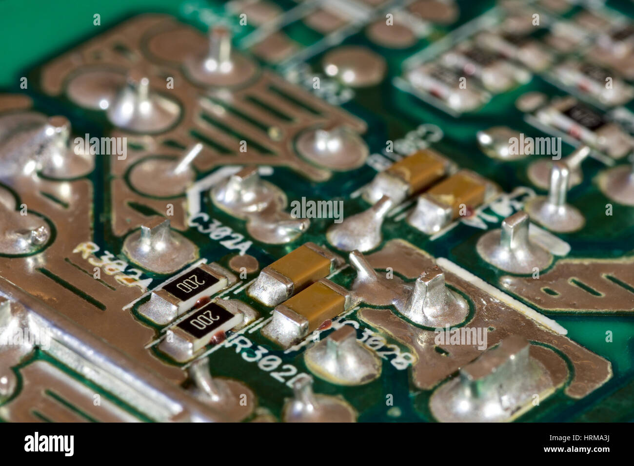 Les composants à montage en surface sur la carte de circuits imprimés Banque D'Images