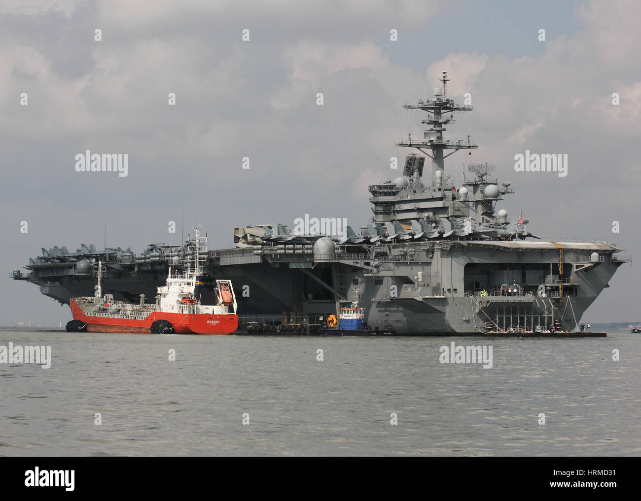 L'USS Theodore Roosevelt ancré à Stokes Bay, Gosport, Royaume-Uni, lors d'une visite à l'exercice de l'USA Banque D'Images