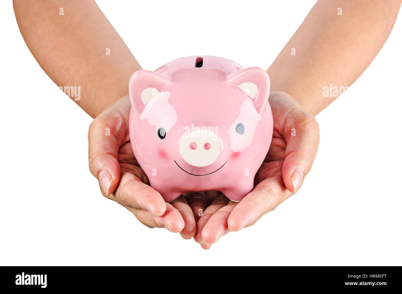 Femme tenant une pink piggy bank isolé sur fond blanc, Sauvé chemin de détourage. Banque D'Images