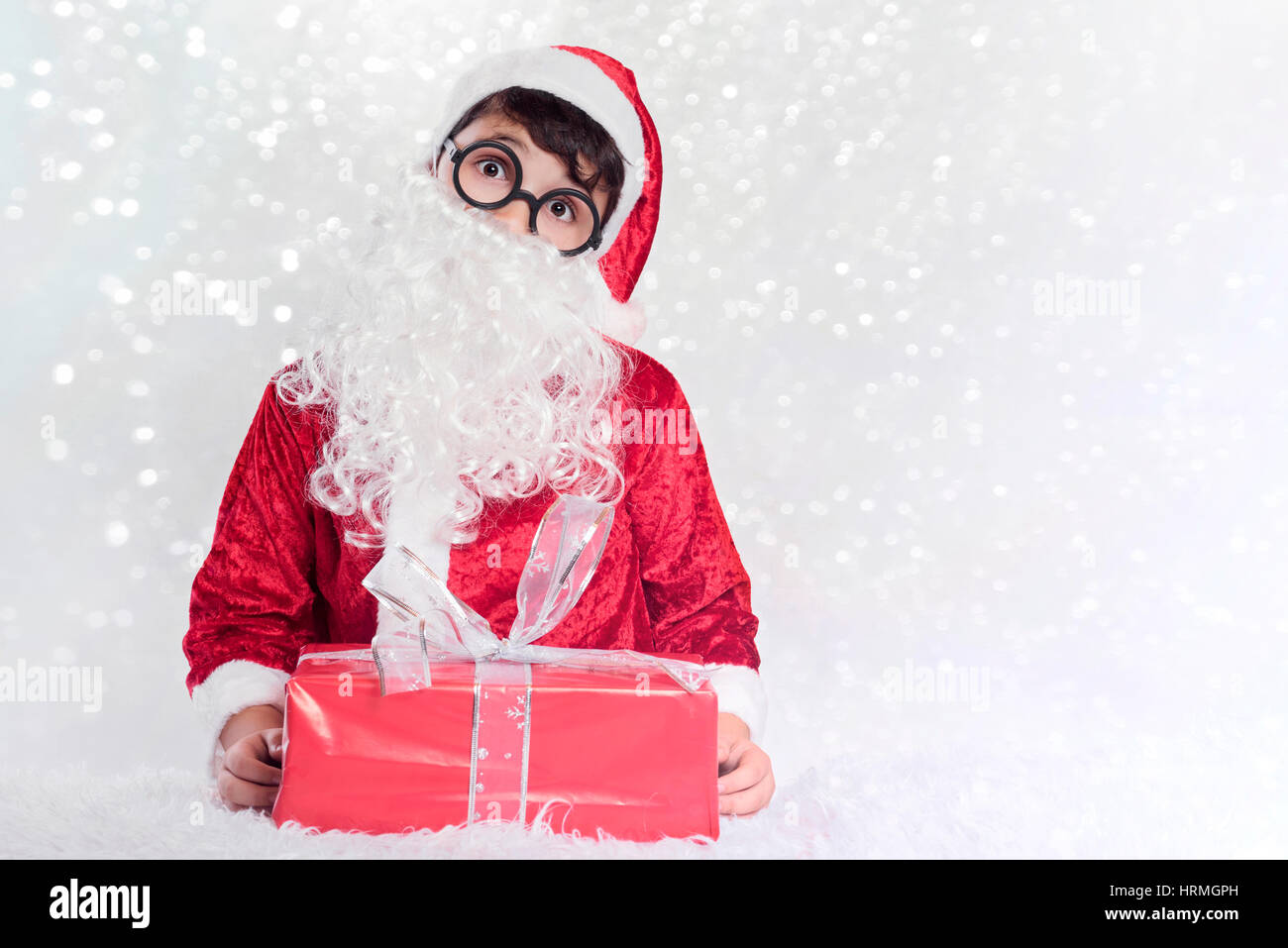 Boy dressed as Santa Claus Banque D'Images