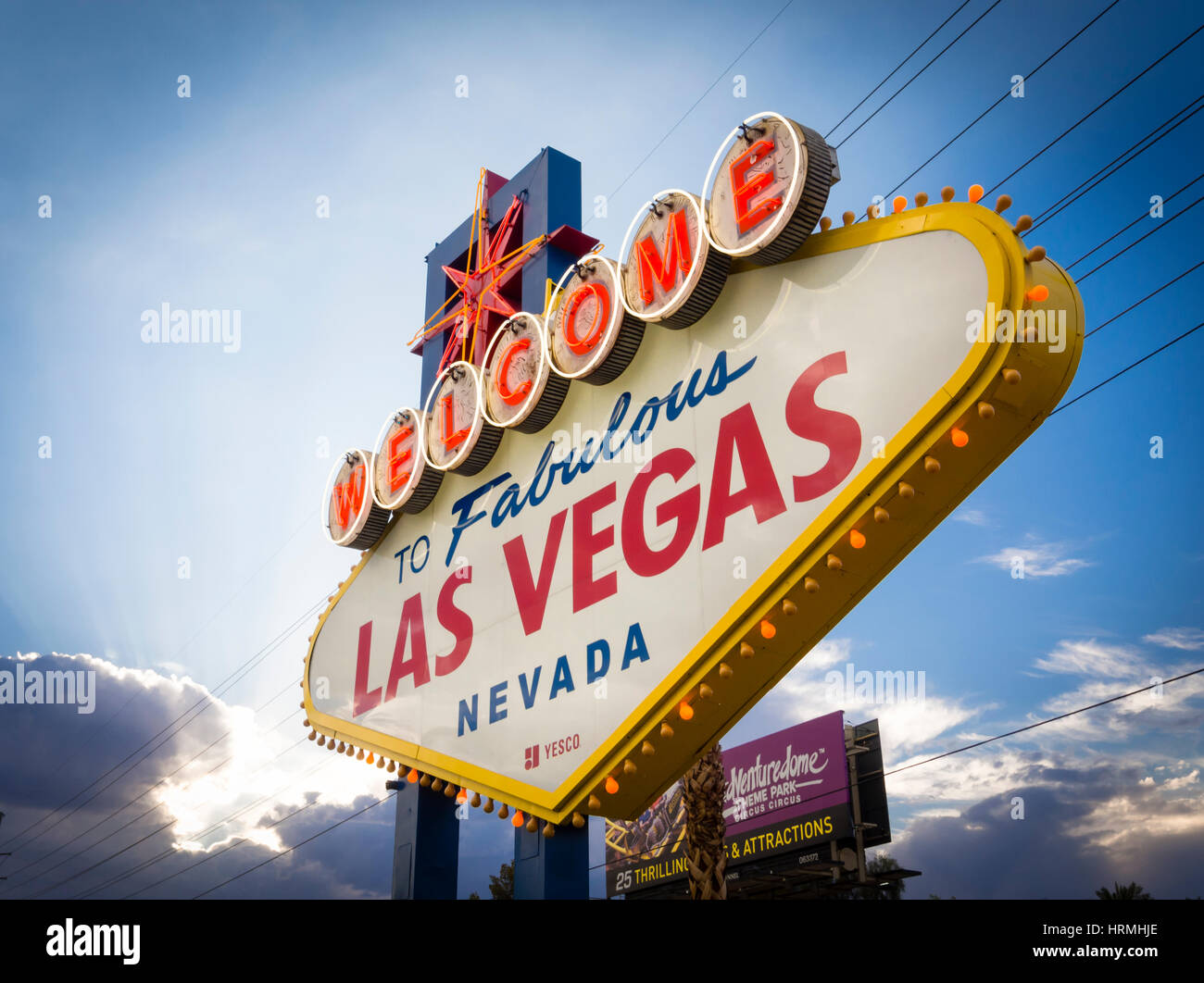 'Welcome to Fabulous Las Vegas" en néon, célèbre monument à la fin du Las Vegas Boulevard. Banque D'Images