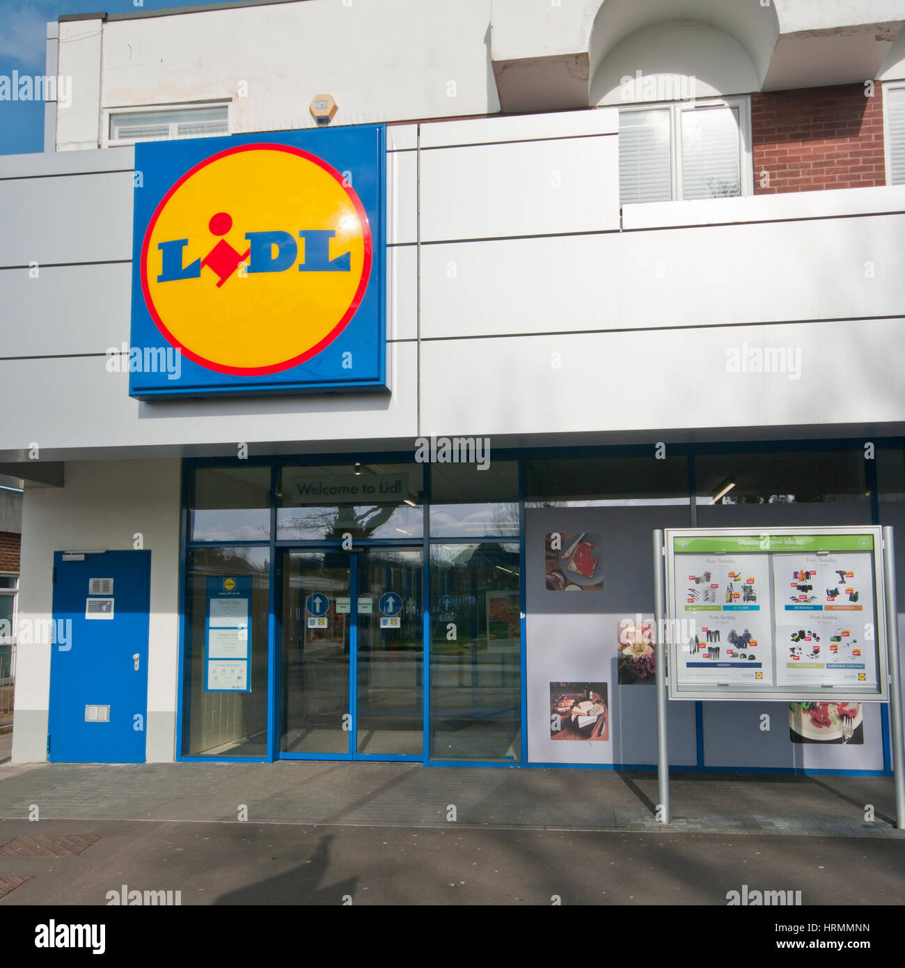 À l'extérieur extérieur/entrée de Lidl supermarché Horley Surrey England UK Banque D'Images