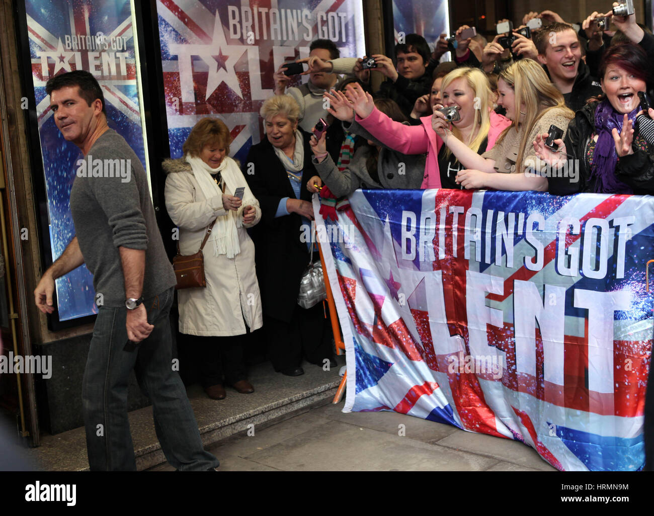 Britain's Got Talent des auditions à l'Opéra de Manchester. Janvier 2010. Simon Cowell arrive Banque D'Images