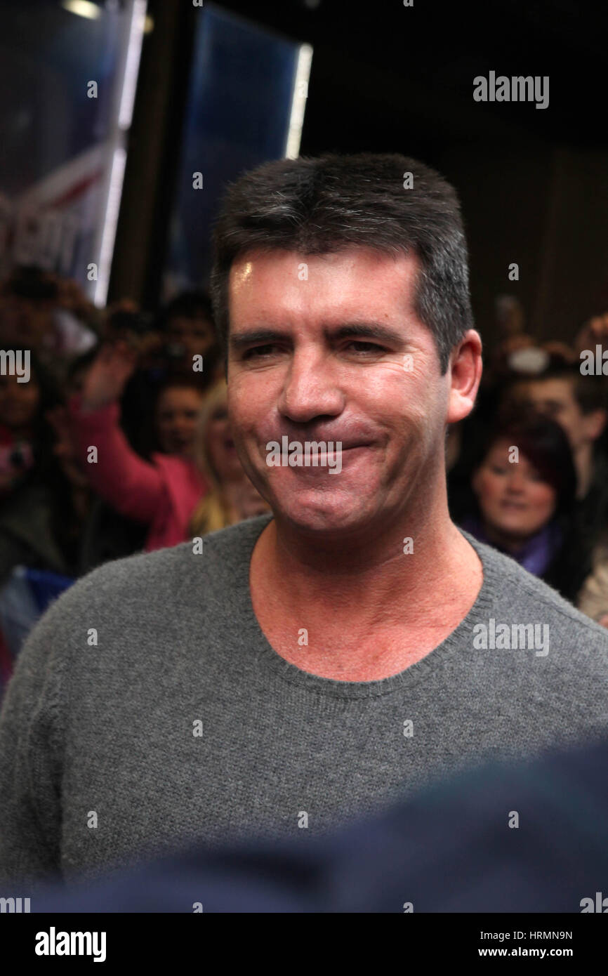 Britain's Got Talent des auditions à l'Opéra de Manchester. Janvier 2010. Simon Cowell arrive Banque D'Images