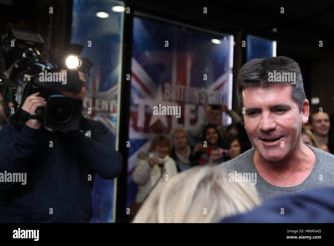 Britain's Got Talent des auditions à l'Opéra de Manchester. Janvier 2010. Simon Cowell arrive Banque D'Images