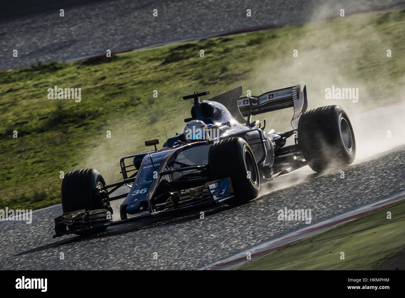 Barcelone, Espagne. 2e Mar, 2017. ANTONIO GIOVINAZZI (ITA) disques durs dans sa Sauber C36-Ferrari sur la piste mouillée pendant jour 4 de la Formule 1 les essais au Circuit de Catalunya Crédit : Matthias Rickenbach/ZUMA/Alamy Fil Live News Banque D'Images