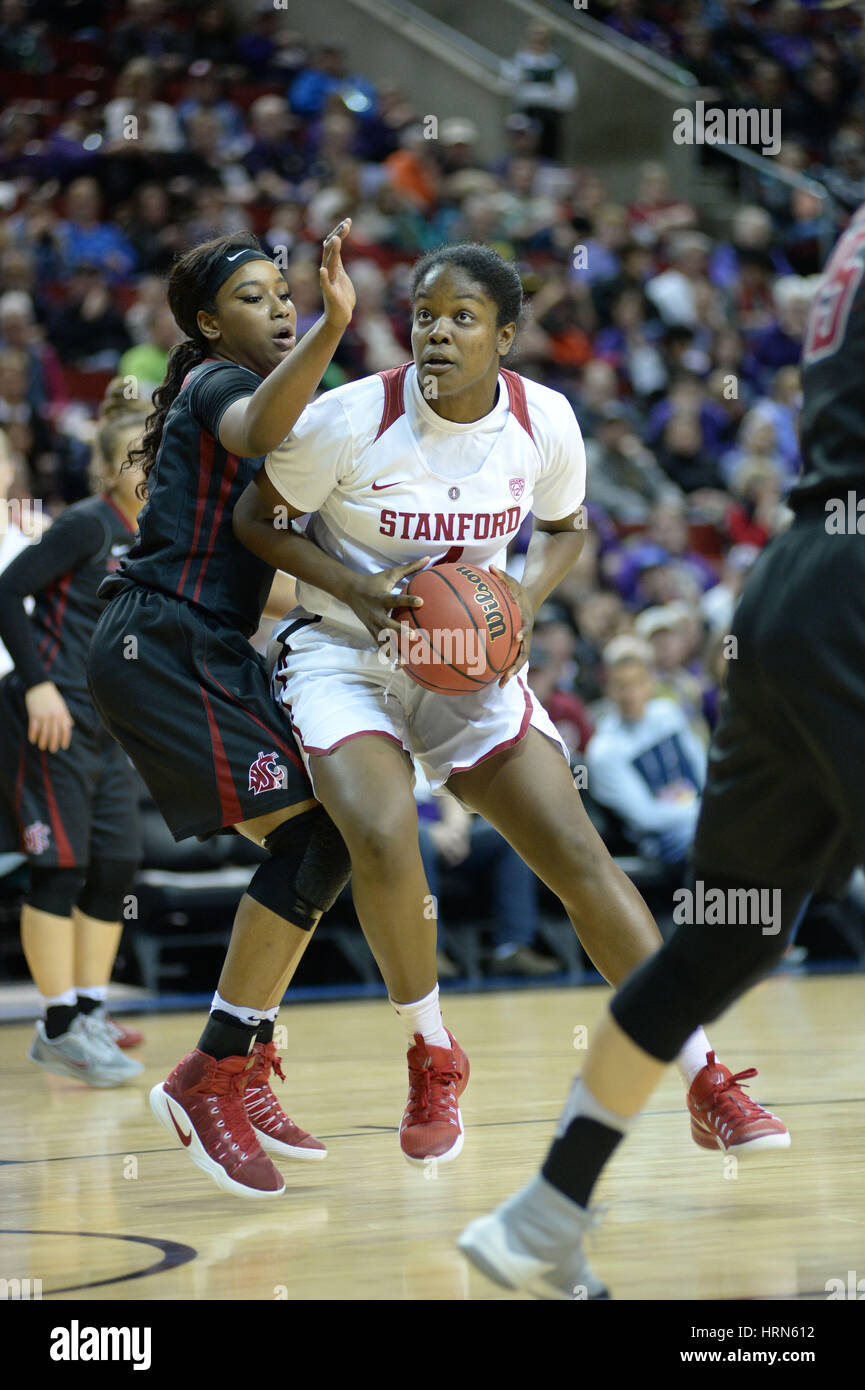 Seattle, WA, USA. 3e Mar, 2017. Le Stanford Nadia Fingall (4) disques durs à l'encontre du panier WSU Kayla Washington (5) dans un CIP12 tournoi femmes match entre les Cougars de l'État de Washington et le Stanford Cardinal. Le jeu a été joué à Key Arena de Seattle, WA. Jeff Halstead/CSM/Alamy Live News Banque D'Images