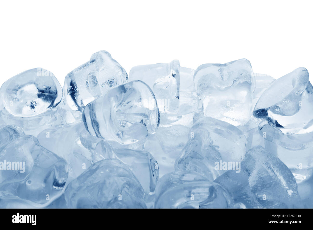 Des cubes de glace isolé sur fond blanc Banque D'Images