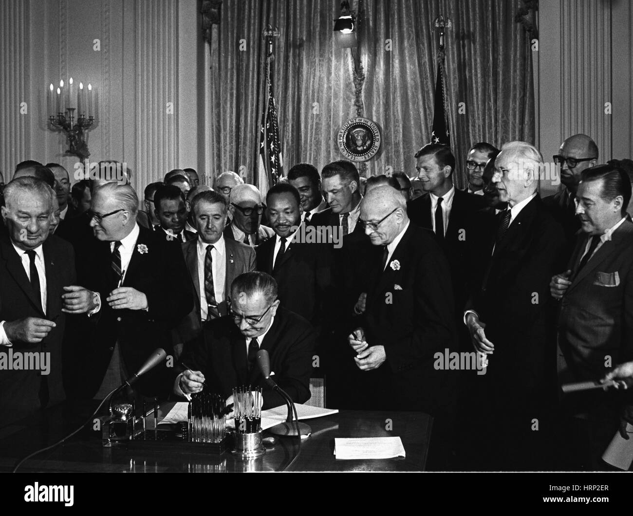 Le président Johnson signe Civil Rights Act de 1964 Banque D'Images