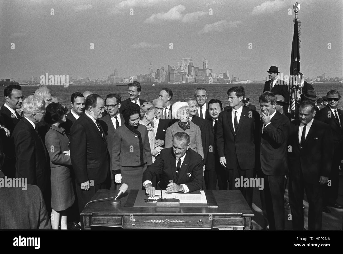 Le président Johnson signe la Loi sur Hart-Cellar, 1965 Banque D'Images