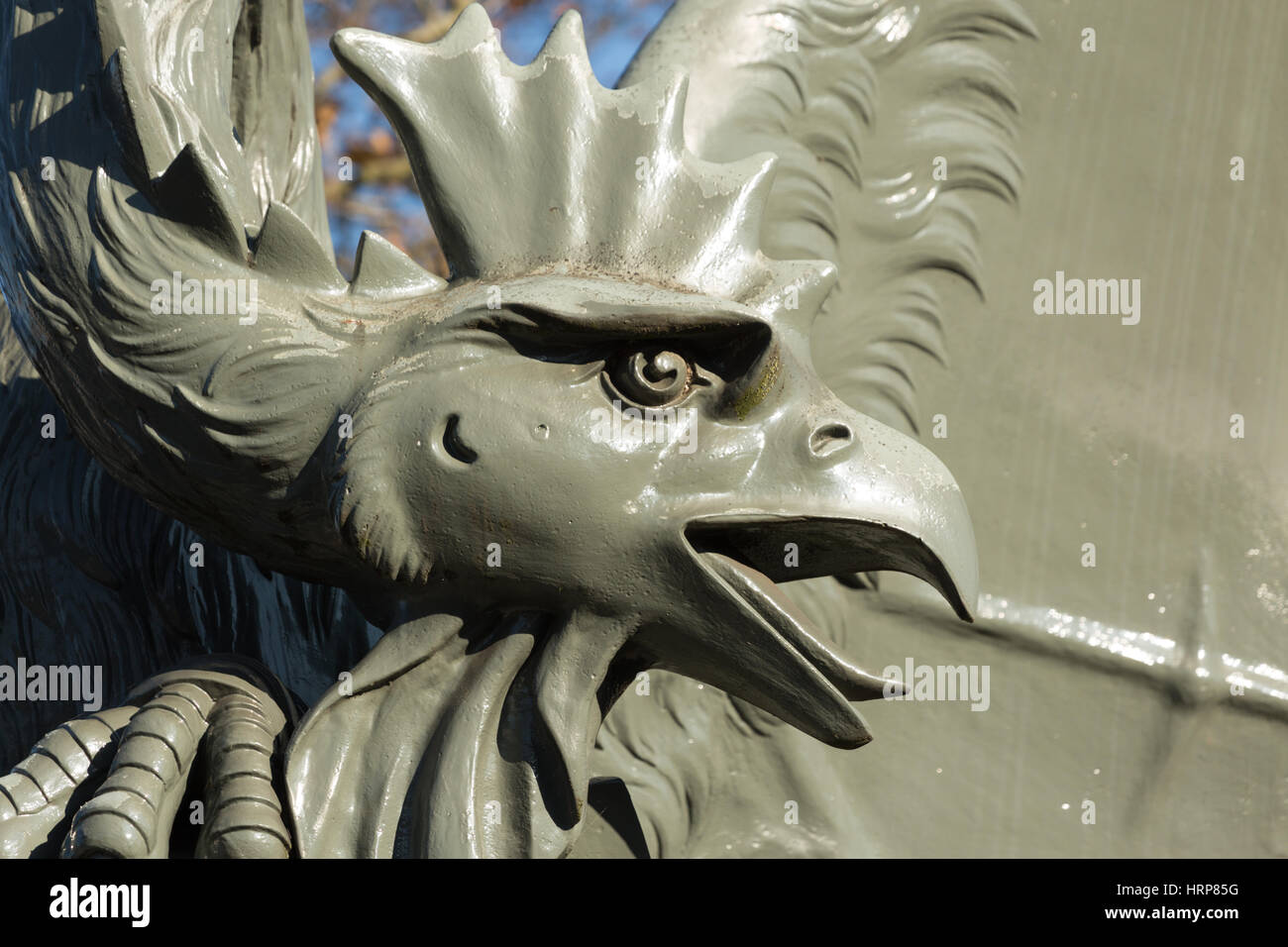 Un portrait photo d'une statue de basilic à Bâle, Suisse. Le basilic est un dragon mythique. Ici il est maintenant le blason de Bâle et Banque D'Images