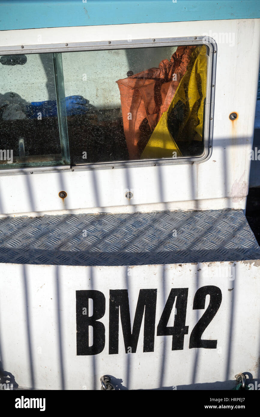 Bateau de pêche du port de Paignton, BM 42 gréement, rivets, rouillé, mer, mer, bateau, port, littoral, Côté, chalutier, uk, united,sec, bleu, bateau, bol Banque D'Images