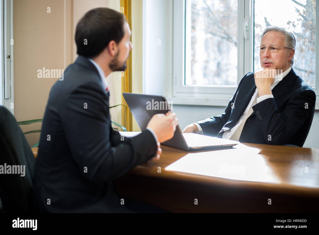 Les entrevues d'affaires un candidat dans un bureau Banque D'Images