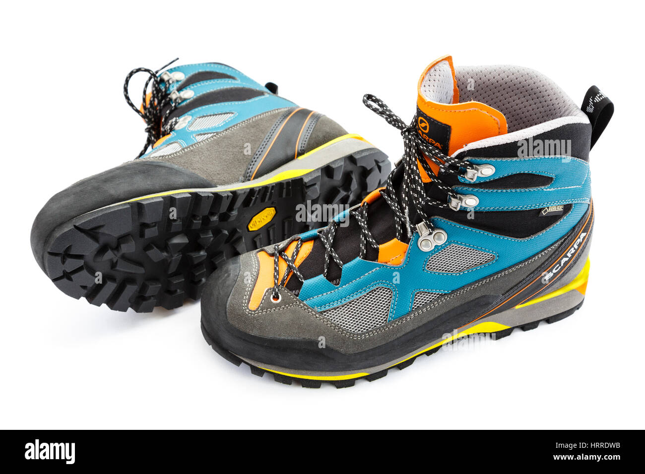 Scarpa Rebel Lite GTX Gore-Tex bottes de randonnée bordée avec semelle en caoutchouc Vibram isolé sur un fond blanc. UK Banque D'Images